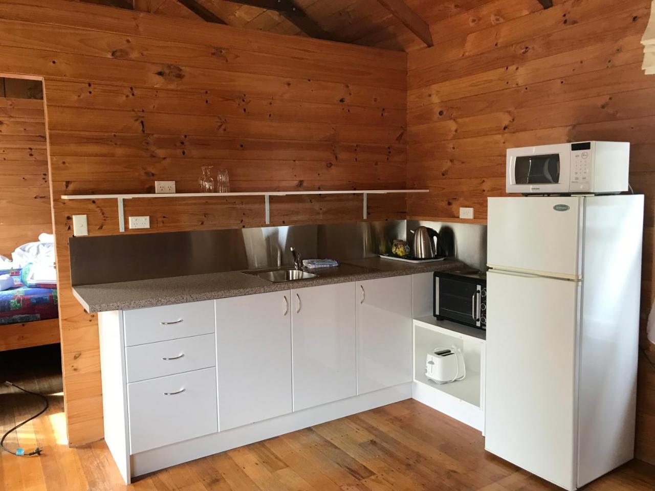 Somerset Beachside Cabin And Caravan Park ภายนอก รูปภาพ