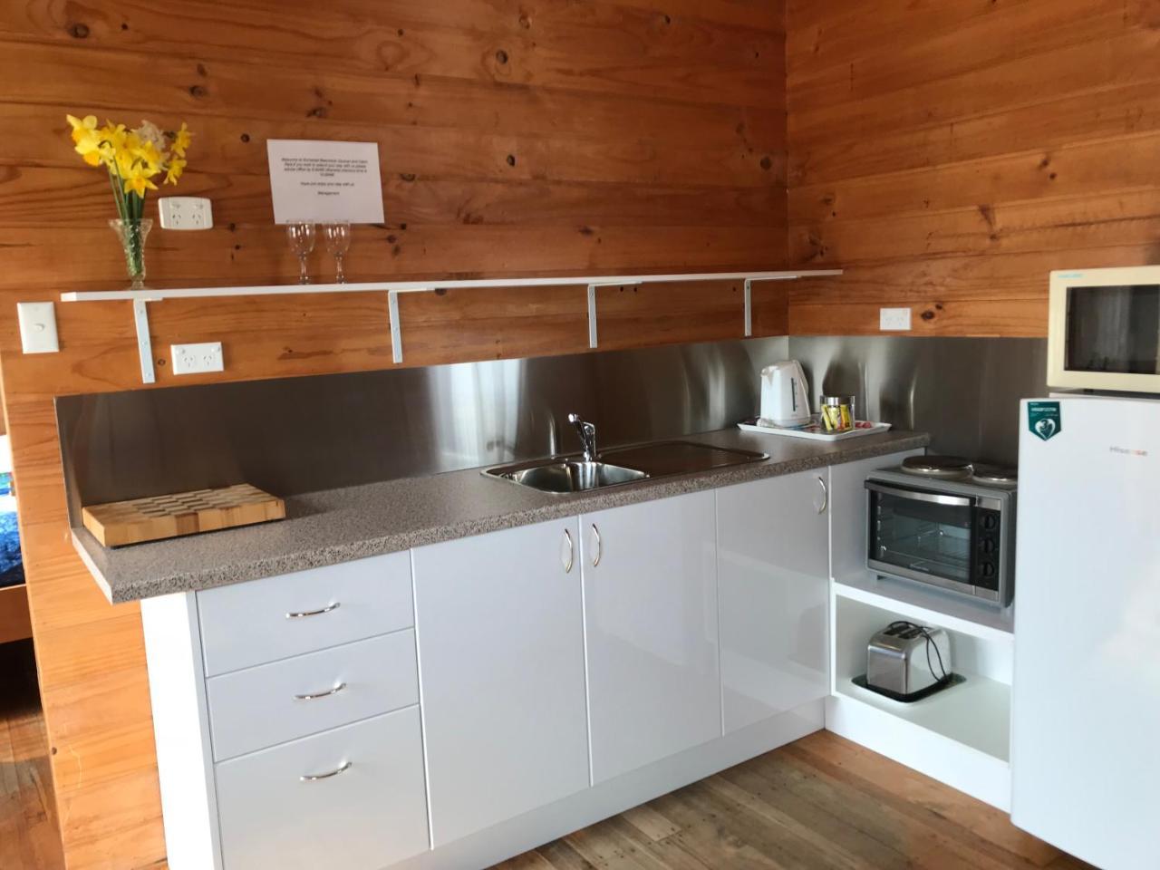 Somerset Beachside Cabin And Caravan Park ภายนอก รูปภาพ